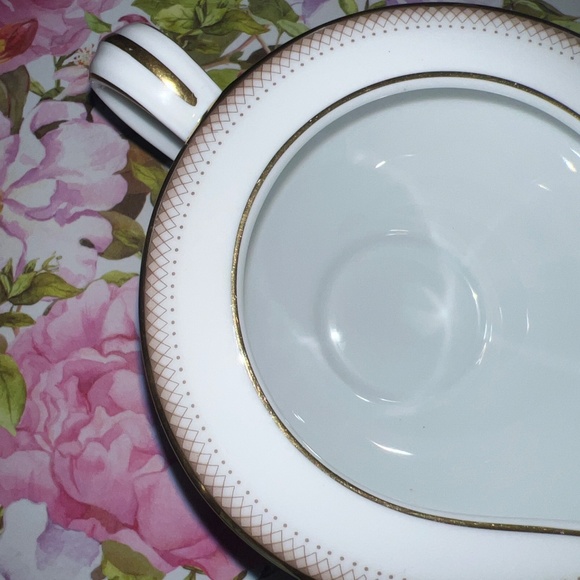 Noritake “Joanne” pattern Creamer - EUC - Picture 5 of 10